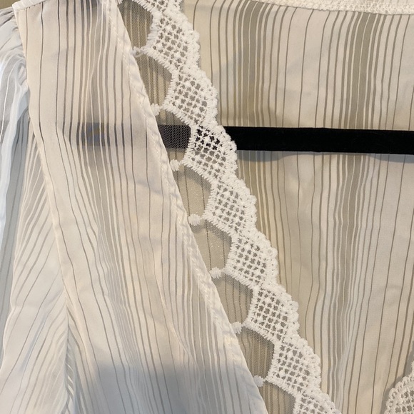 Feminine Lace Trimmed Crop Top - Picture 3 of 7